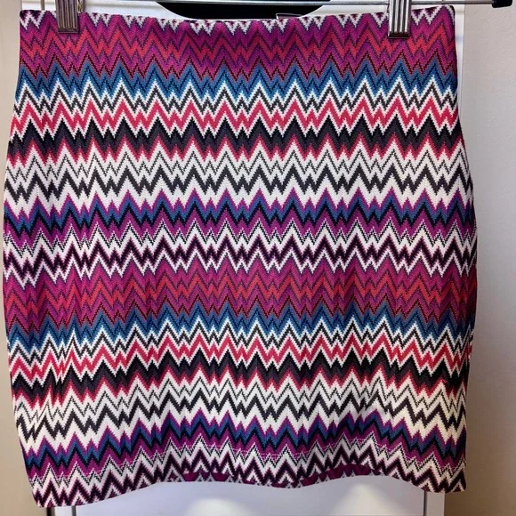 Express Zigzag Patterned Skirt - Picture 2 of 7